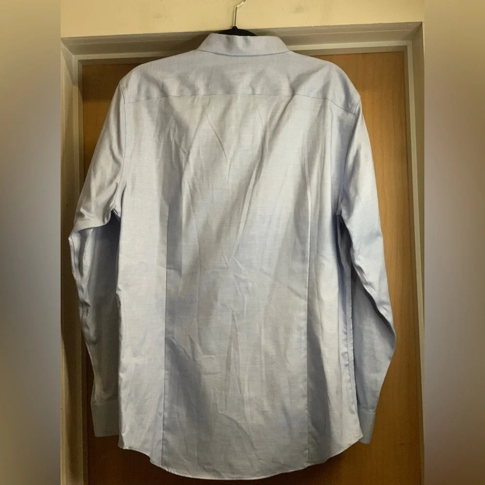 Banana Republic 100% Cotton Men's Light Blue Collared Buttonup Shirt. Size-Large